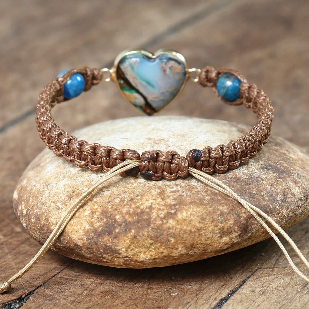 Bracelet Macramé Cœur en Macramé : Bracelet Élégance Artisanale