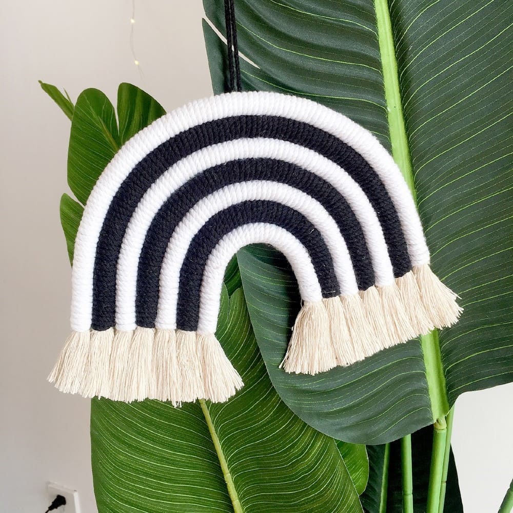 Arc-en-ciel macramé Arc-en-ciel en Macramé Éclat créatif