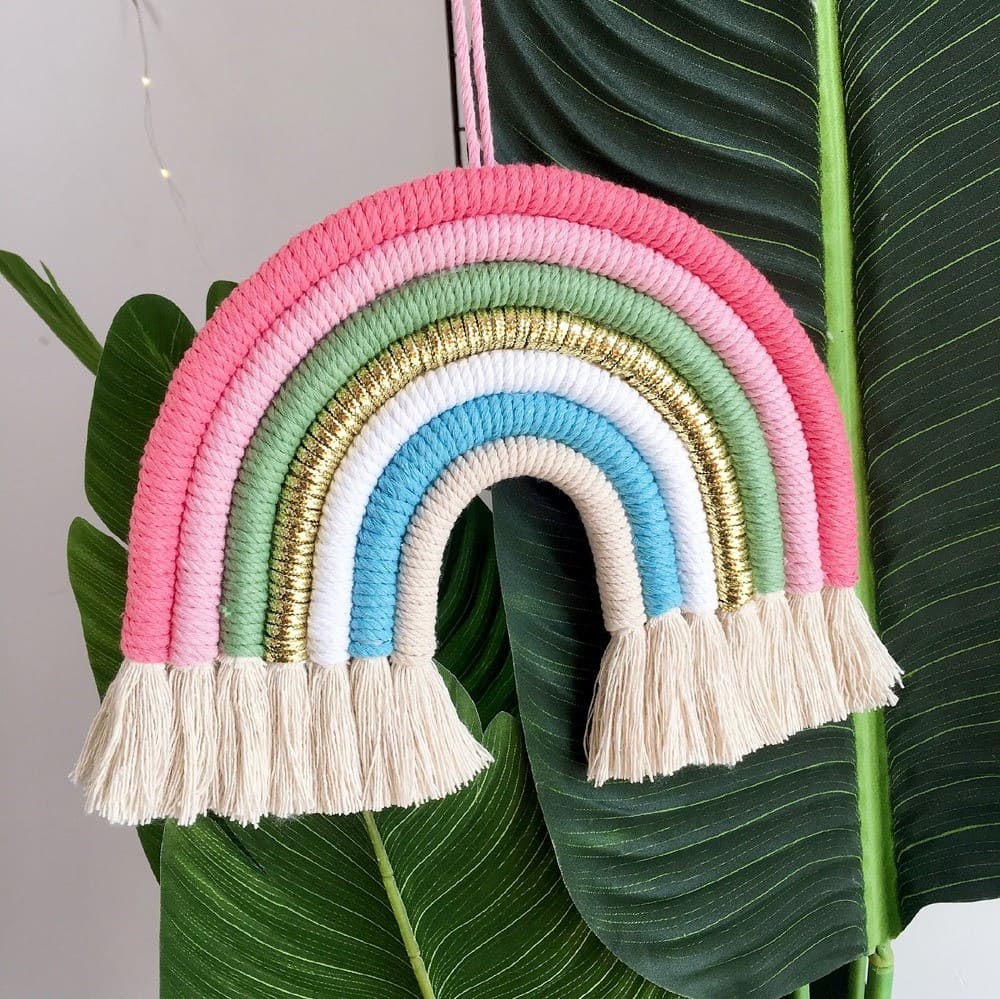 Arc-en-ciel macramé Arc-en-ciel en Macramé Éclat créatif