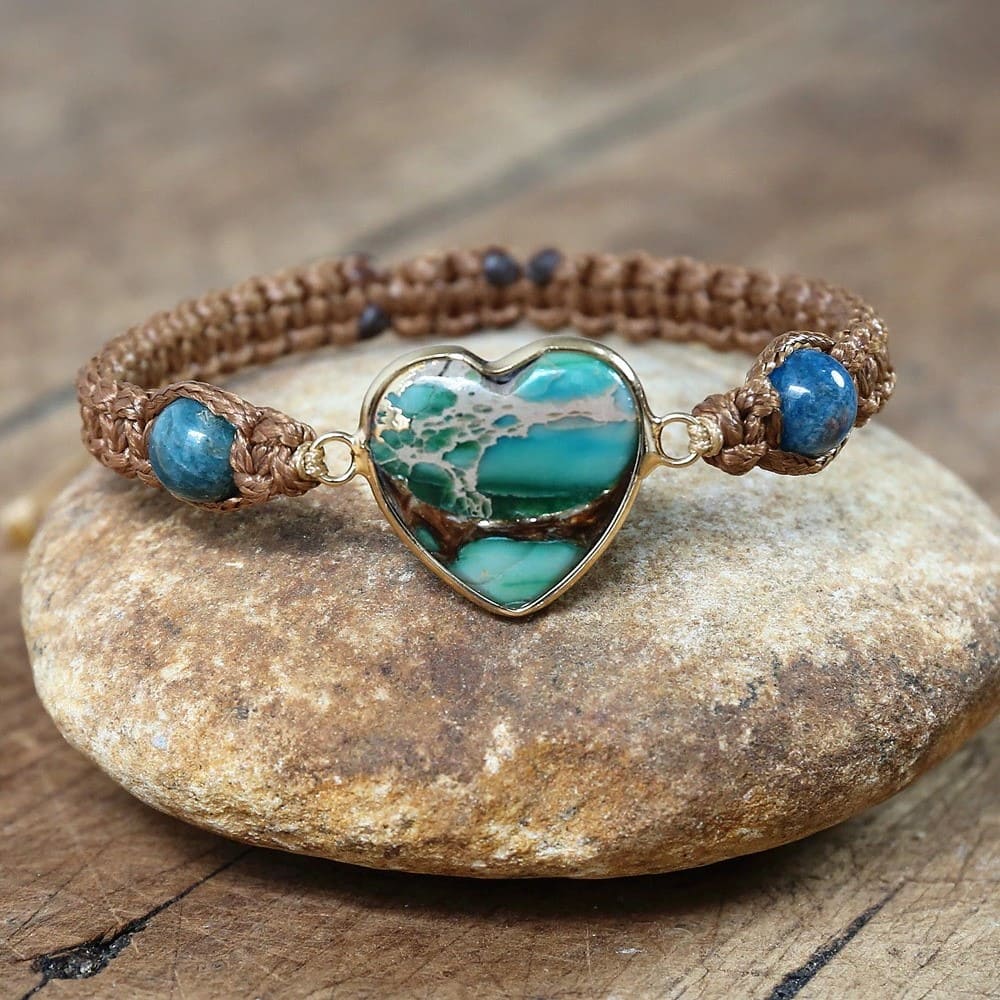 Bracelet Macramé Cœur en Macramé : Bracelet Élégance Artisanale