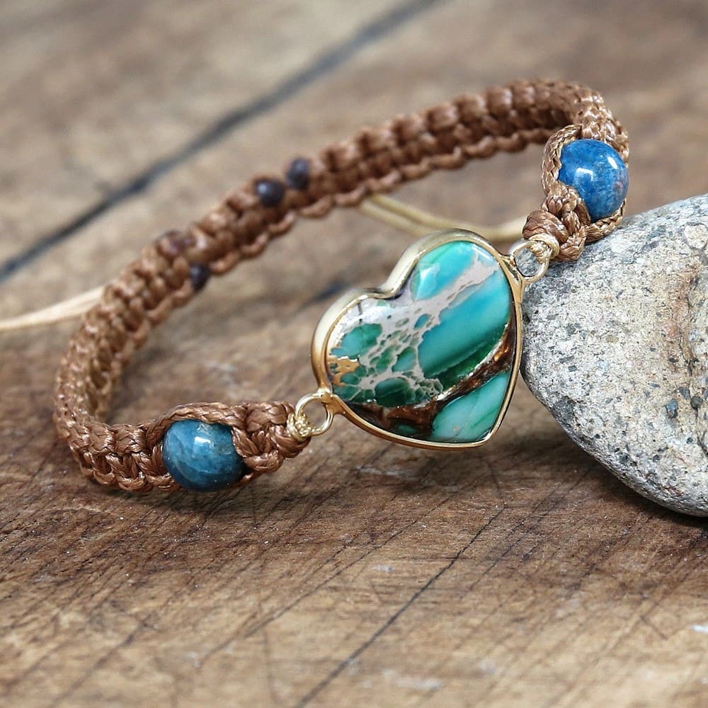 Bracelet Macramé Cœur en Macramé : Bracelet Élégance Artisanale